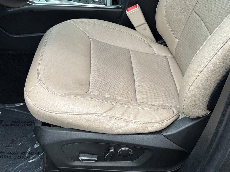 Ford Explorer Vehicle Image 23