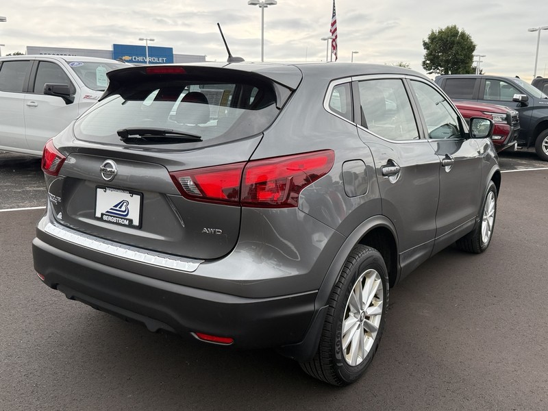 Nissan Rogue Sport Vehicle Image 03