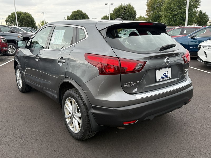 Nissan Rogue Sport Vehicle Image 06