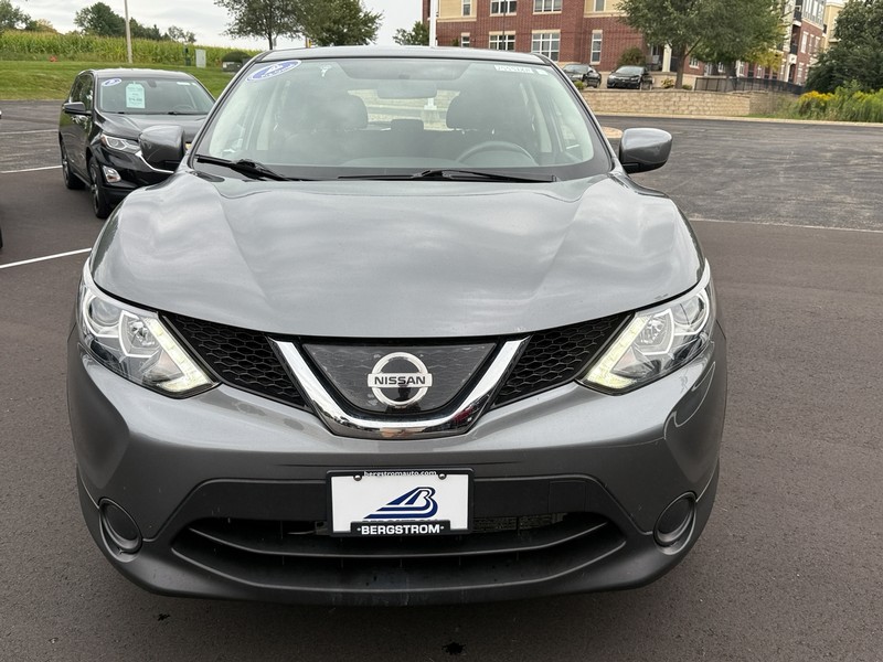 Nissan Rogue Sport Vehicle Image 09