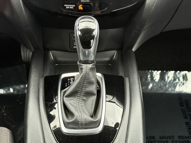 Nissan Rogue Sport Vehicle Image 13