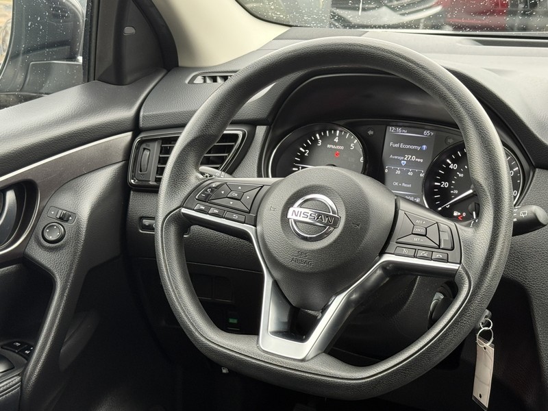 Nissan Rogue Sport Vehicle Image 14