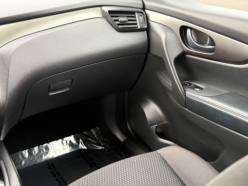 Nissan Rogue Sport Vehicle Image 15