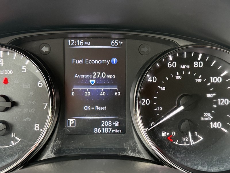 Nissan Rogue Sport Vehicle Image 18