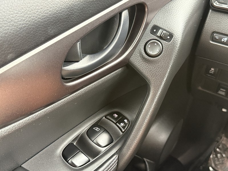 Nissan Rogue Sport Vehicle Image 20