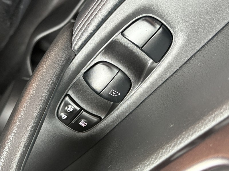 Nissan Rogue Sport Vehicle Image 21