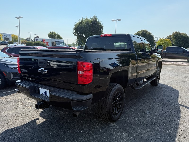 Chevrolet Silverado 2500HD Vehicle Image 03