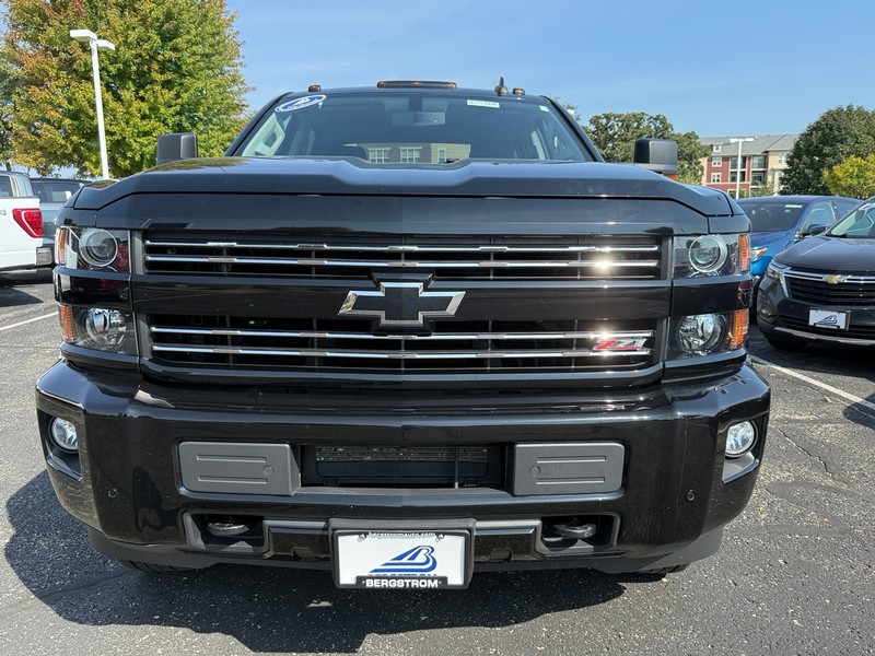 Chevrolet Silverado 2500HD Vehicle Image 09