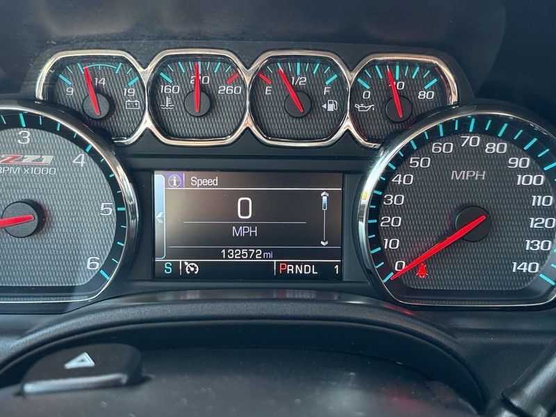 Chevrolet Silverado 2500HD Vehicle Image 17