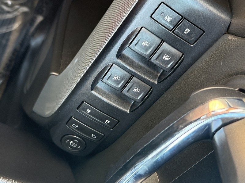 Chevrolet Silverado 2500HD Vehicle Image 19