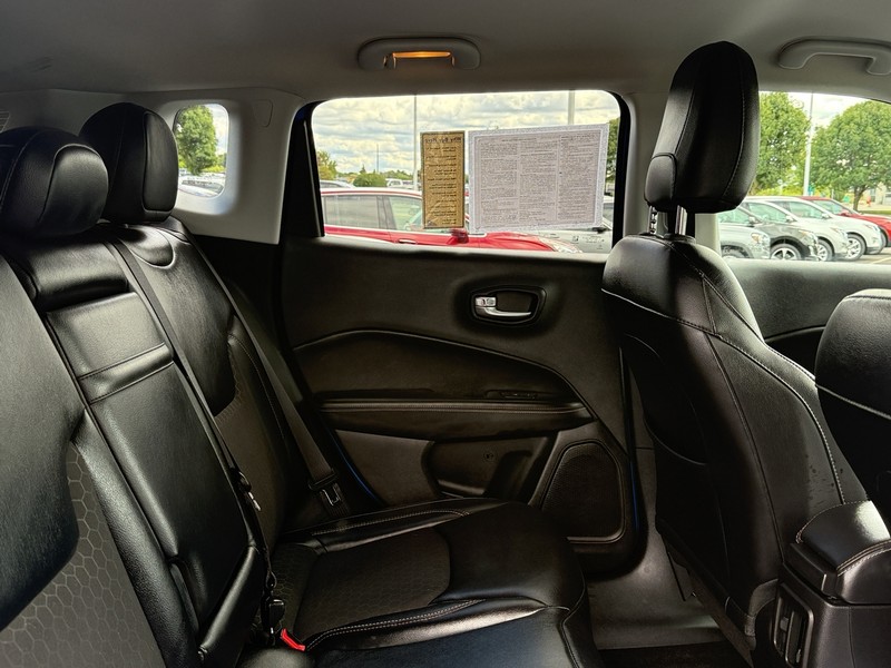 Jeep Compass Vehicle Image 10