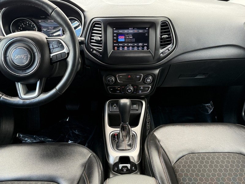 Jeep Compass Vehicle Image 11