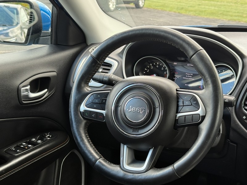 Jeep Compass Vehicle Image 14