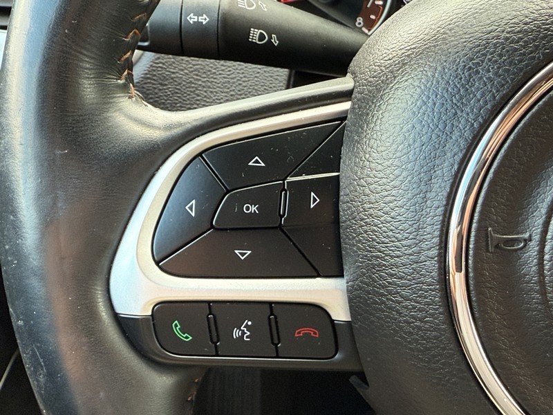 Jeep Compass Vehicle Image 16