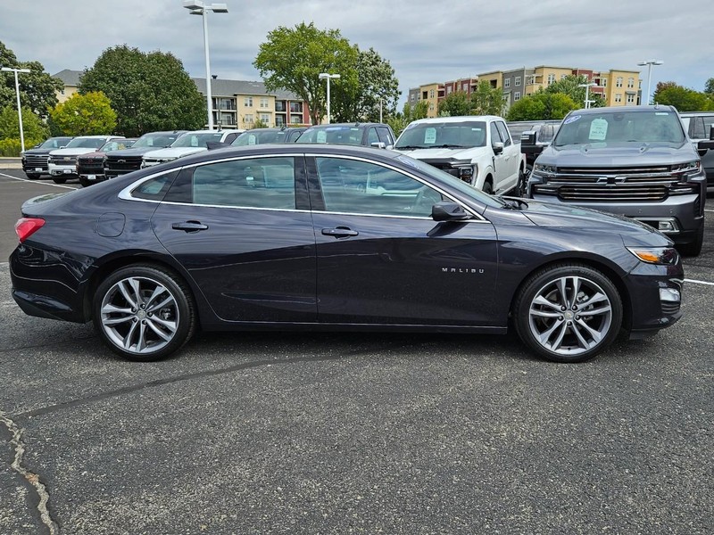 Chevrolet Malibu Vehicle Image 02