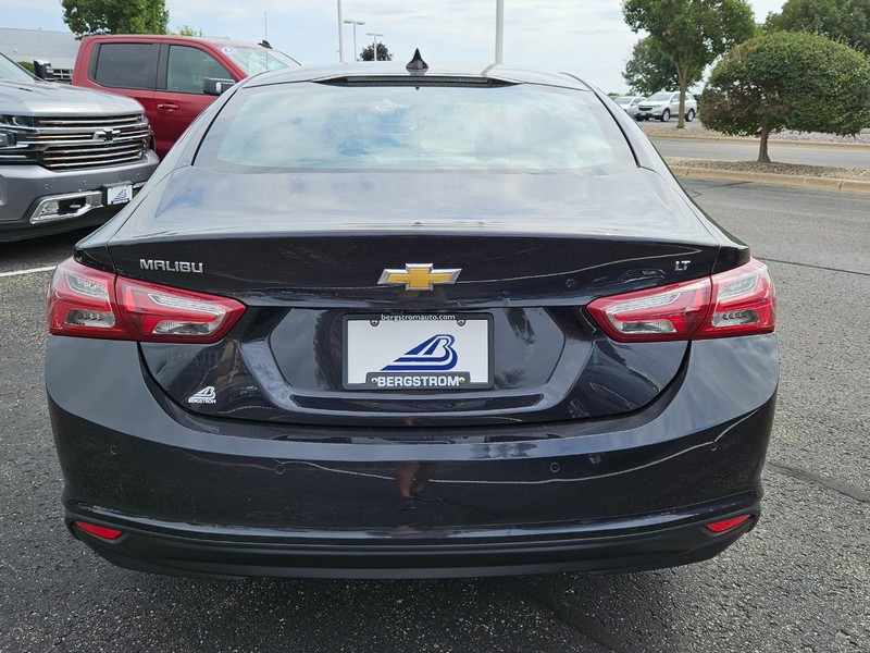 Chevrolet Malibu Vehicle Image 04