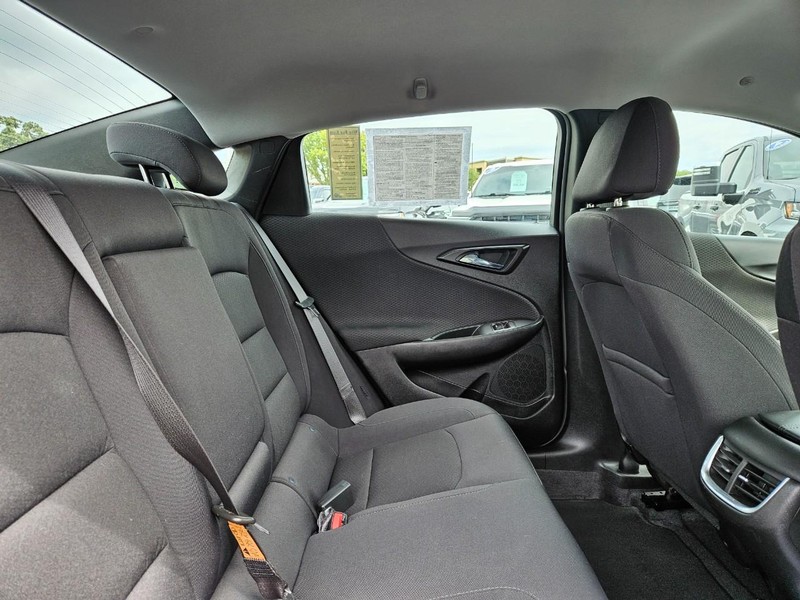 Chevrolet Malibu Vehicle Image 09