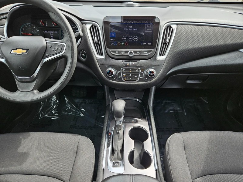 Chevrolet Malibu Vehicle Image 10