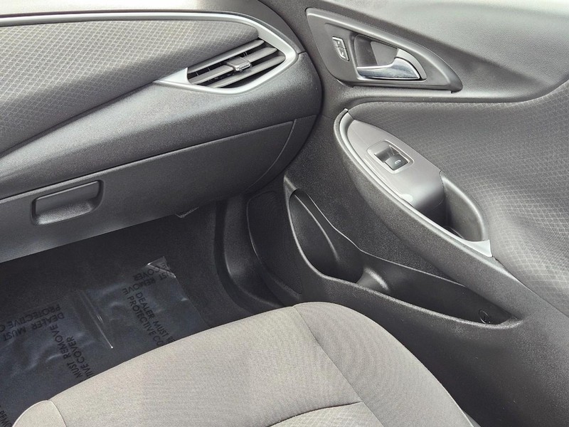 Chevrolet Malibu Vehicle Image 14