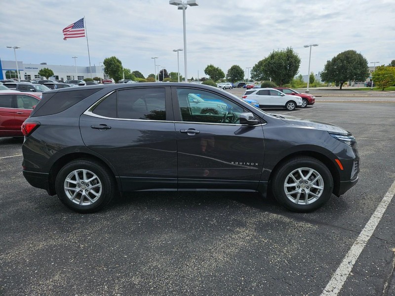 Chevrolet Equinox Vehicle Image 02