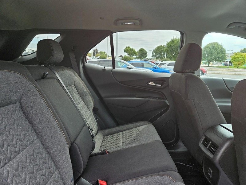 Chevrolet Equinox Vehicle Image 09