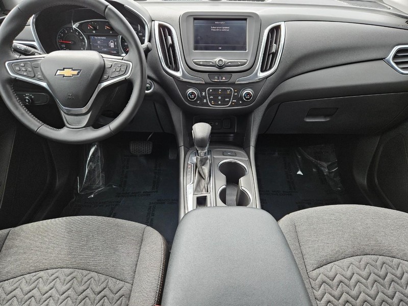 Chevrolet Equinox Vehicle Image 10