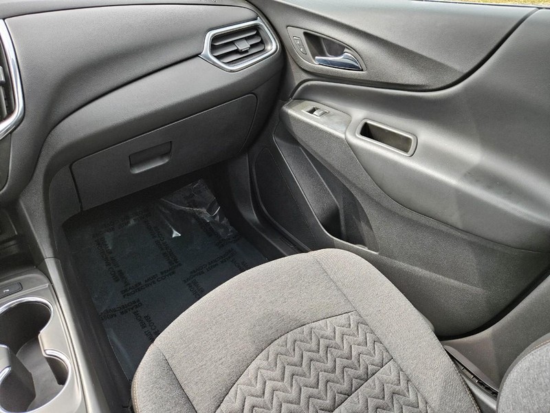 Chevrolet Equinox Vehicle Image 14