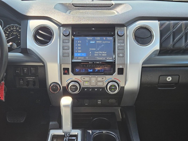 Toyota Tundra 4WD Vehicle Image 11
