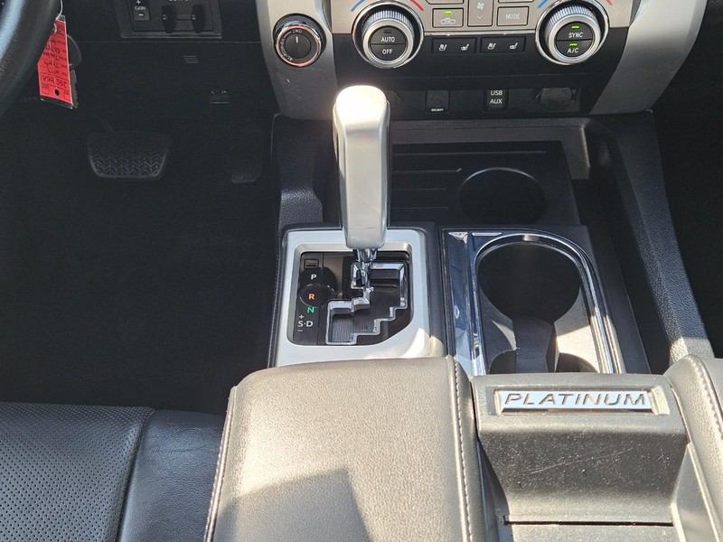 Toyota Tundra 4WD Vehicle Image 12