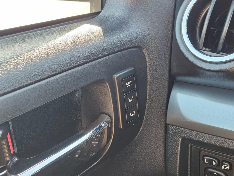 Toyota Tundra 4WD Vehicle Image 21