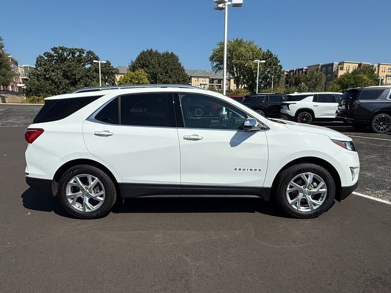 Chevrolet Equinox Vehicle Image 02