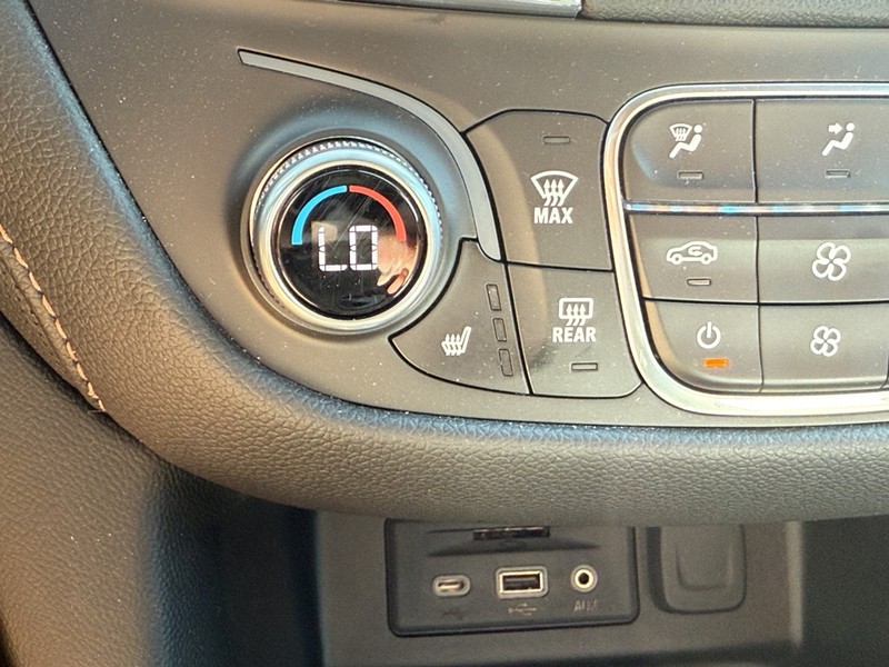 Chevrolet Equinox Vehicle Image 19