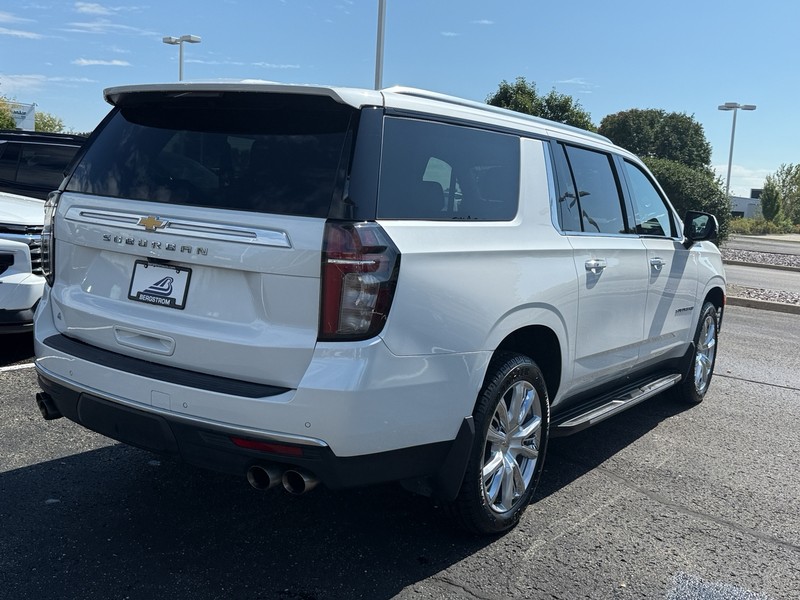 Chevrolet Suburban Vehicle Image 03