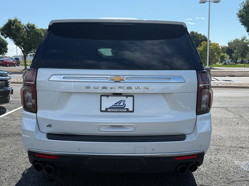 Chevrolet Suburban Vehicle Image 04