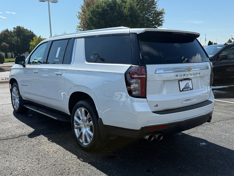 Chevrolet Suburban Vehicle Image 06