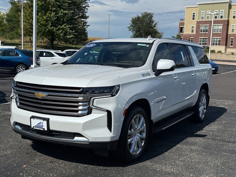 Chevrolet Suburban Vehicle Image 08