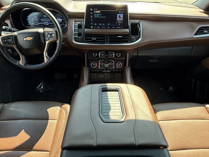 Chevrolet Suburban Vehicle Image 12