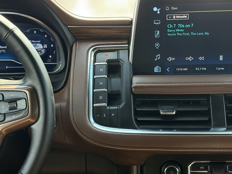 Chevrolet Suburban Vehicle Image 14