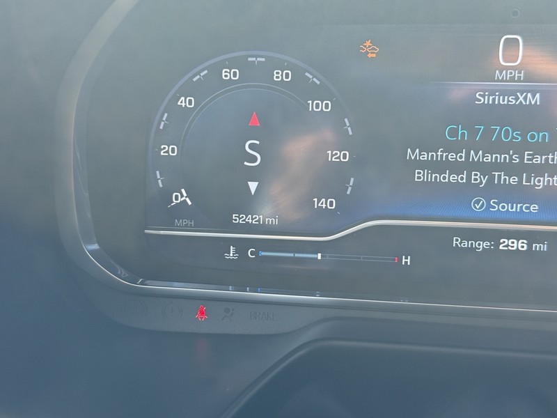 Chevrolet Suburban Vehicle Image 19