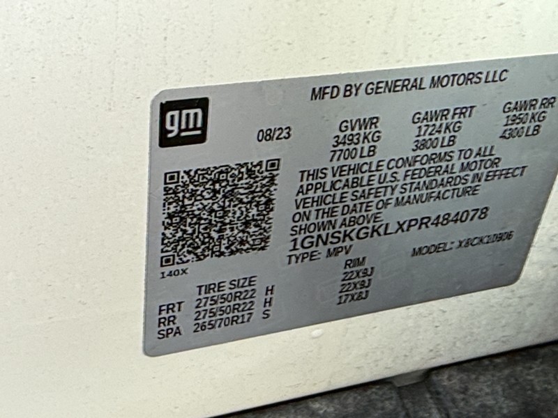 Chevrolet Suburban Vehicle Image 23