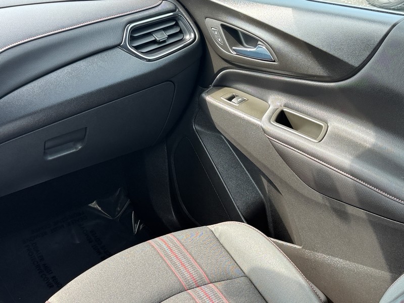 Chevrolet Equinox Vehicle Image 14