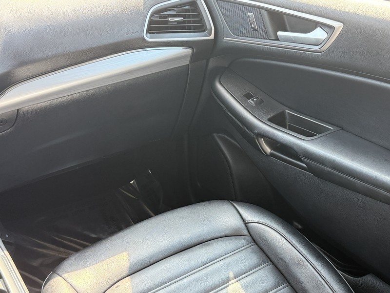 Ford Edge Vehicle Image 14