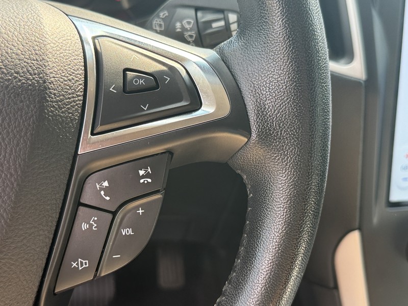 Ford Edge Vehicle Image 16
