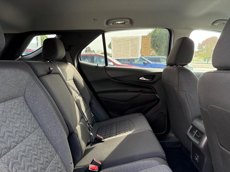 Chevrolet Equinox Vehicle Image 10