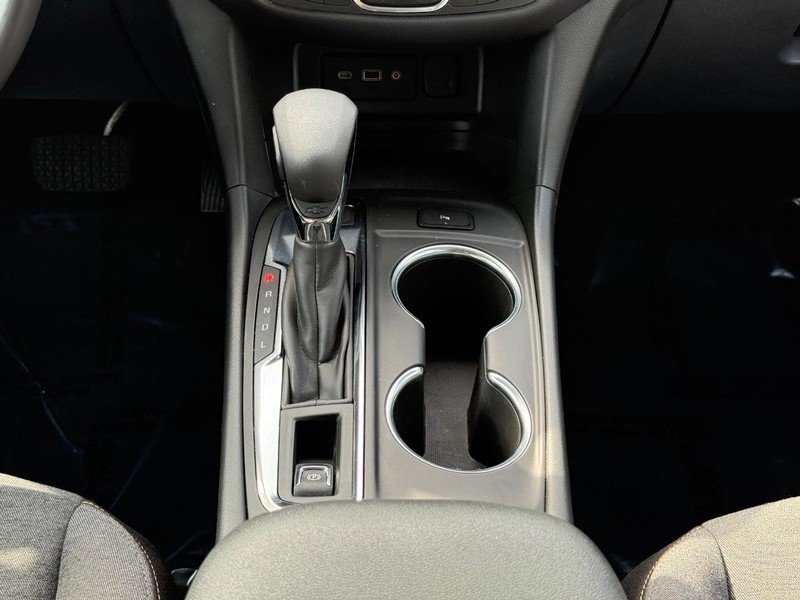 Chevrolet Equinox Vehicle Image 13