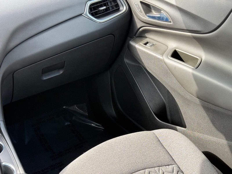 Chevrolet Equinox Vehicle Image 15