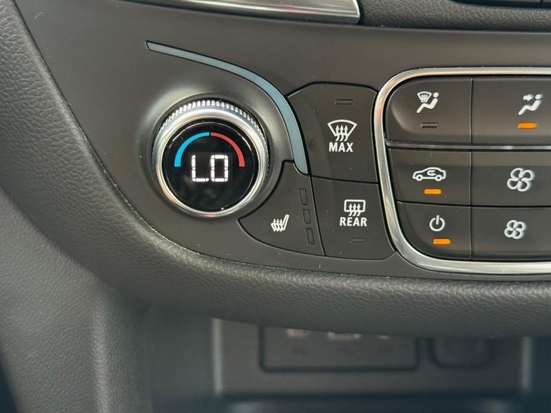 Chevrolet Equinox Vehicle Image 20