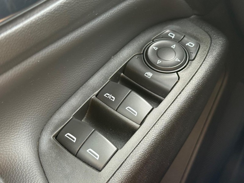 Chevrolet Equinox Vehicle Image 21