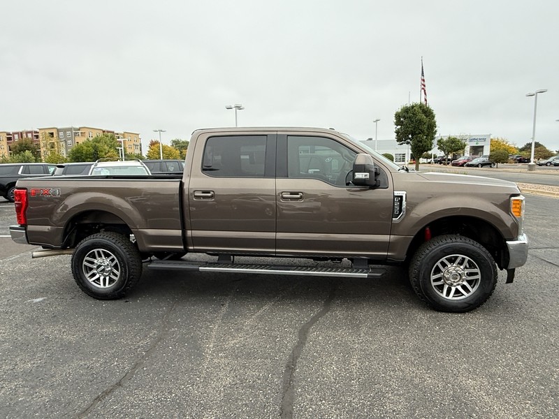 Ford Super Duty F-250 SRW Vehicle Image 02