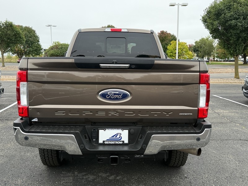 Ford Super Duty F-250 SRW Vehicle Image 04